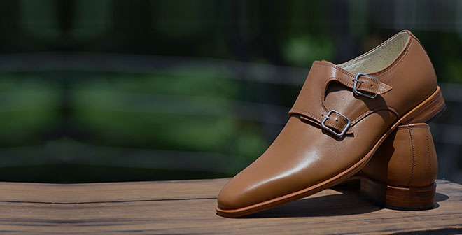 Zapato brogue de cuero marrón